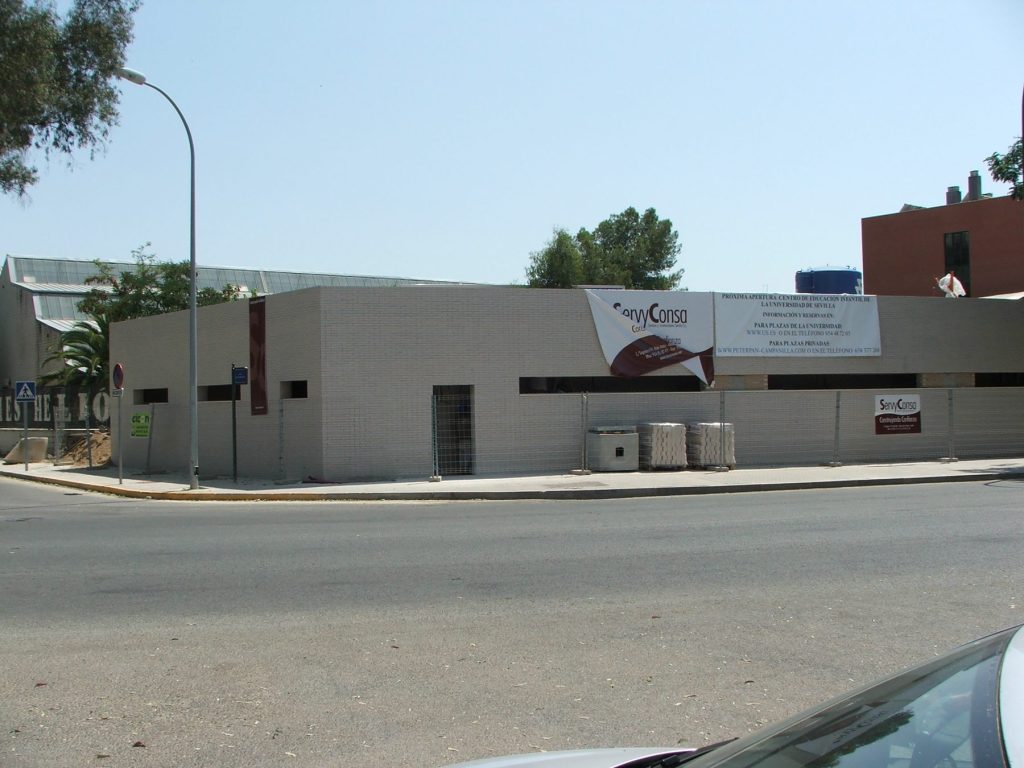 Exterior de la escuela infantil de Heliópolis (Sevilla)