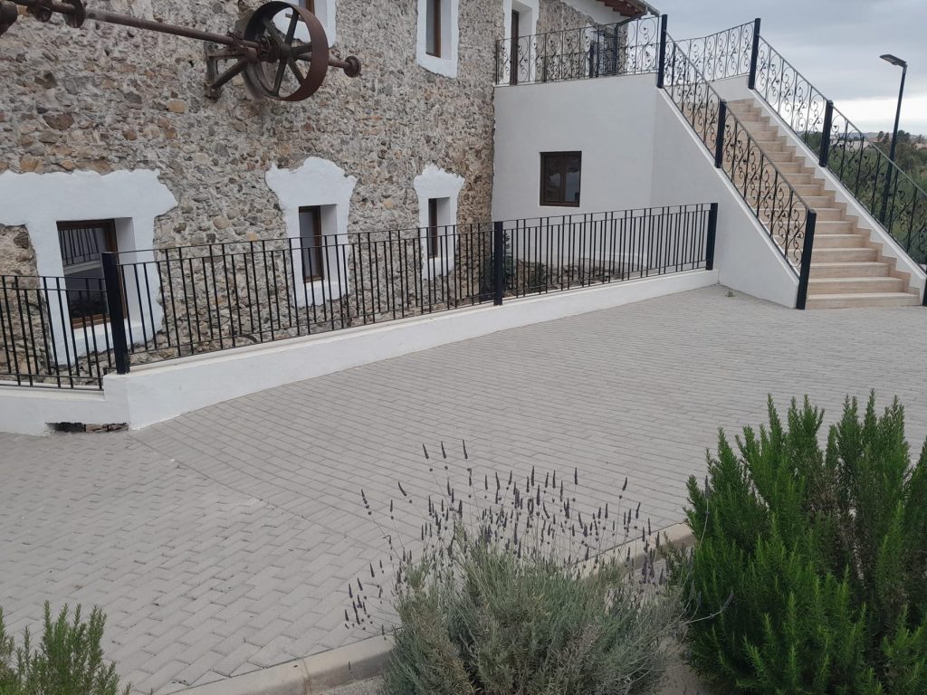 Fachada y jardín del Molino harinero de Zurgena rehabilitado