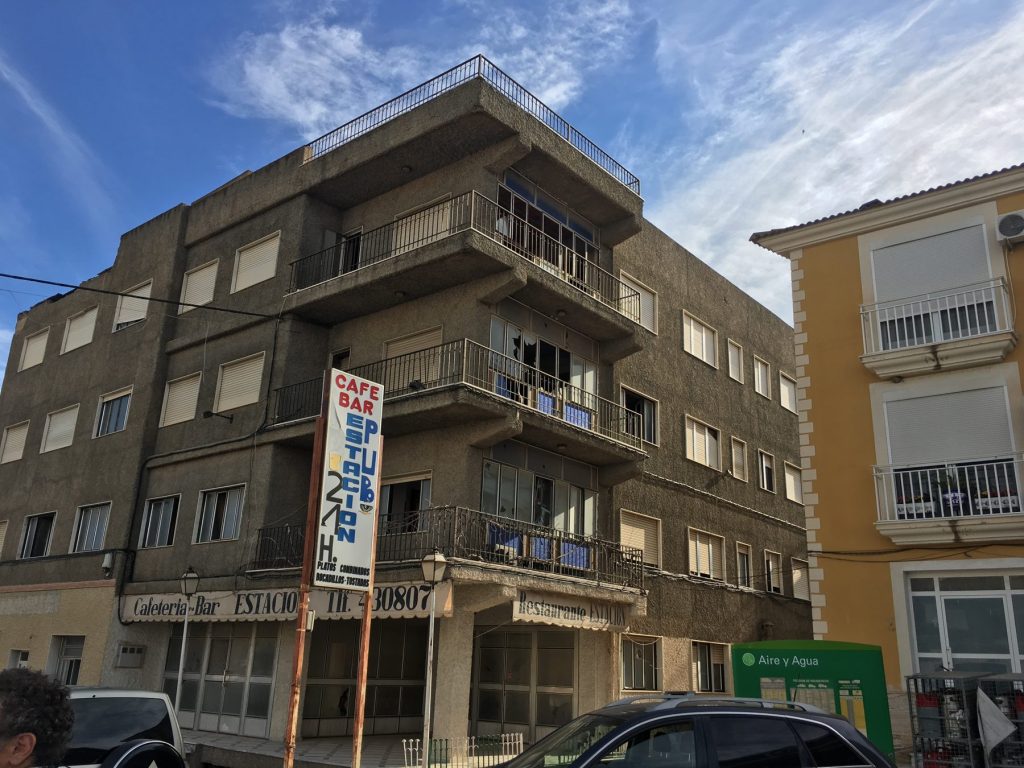 Estado original del edificio de la Avenida 28 de Febrero de Albox antes de la rehabilitación